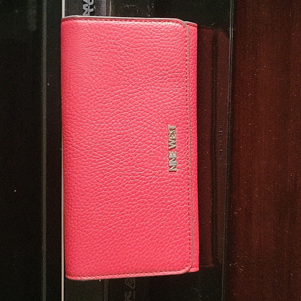 Nine west wallet